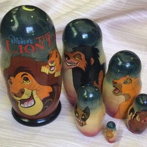 Disney The Lion King Nesting Dolls, 7 dolls, Handpainted, very good condition